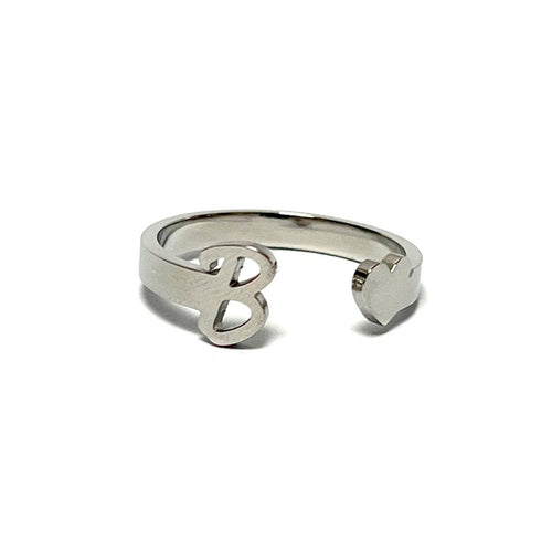 Anillo de acero ajustable con letra B y corazón