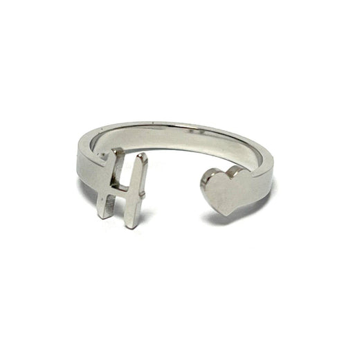 Anillo de acero ajustable con letra H y corazón