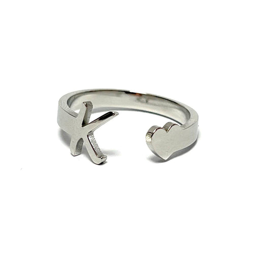 Anillo de acero ajustable con letra K y corazón