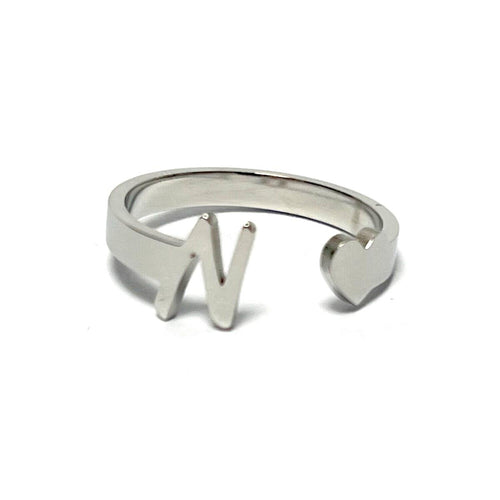 Anillo de acero ajustable con letra N y corazón