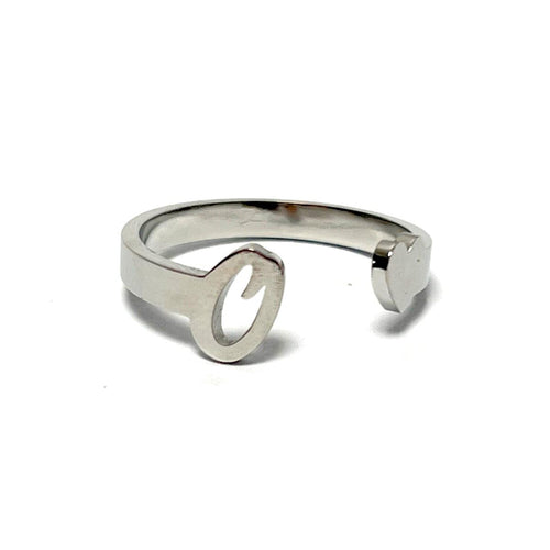 Anillo de acero ajustable con letra O y corazón