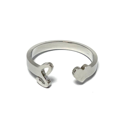 Anillo de acero ajustable con letra S y corazón