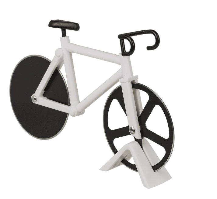 Cortapizzas con forma de bicicleta blanca y dos ruedas para cortar pizza