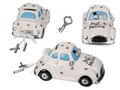 Hucha de cerámica coche de boda Just Married con llave, corazones y novios; ideal para regalar dinero en una boda
