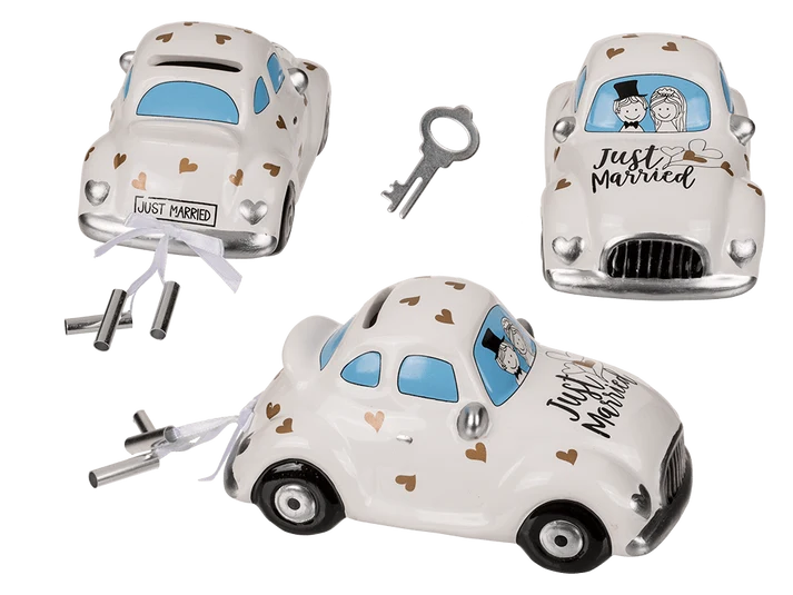 Hucha de cerámica coche de boda Just Married con llave, corazones y novios; ideal para regalar dinero en una boda