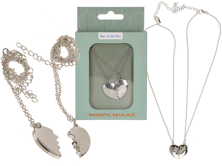 Set de dos collares magnéticos con corazón partido en caja de regalo