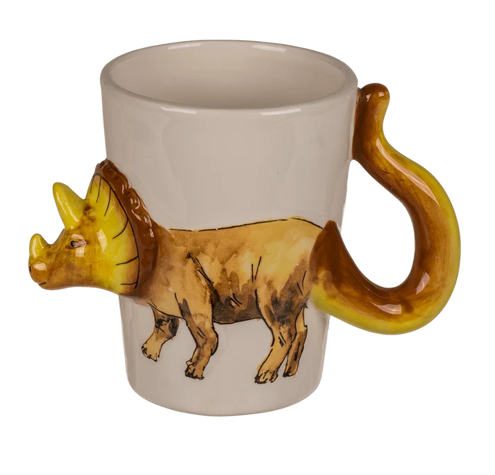 Taza dinosaurio marrón con cuernos y asa de cola