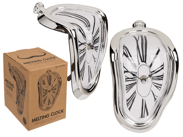 Reloj Melting Time de plástico plateado con forma derretida y números romanos, 18 × 13 cm, con caja regalo