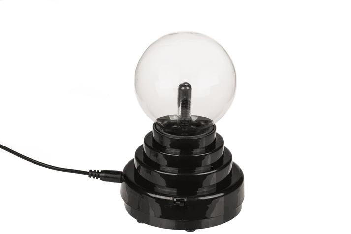 Bola de plasma apagada en base negra conectada mediante cable USB