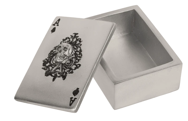 Caja para guardar naipes con calavera en color plateado abierta