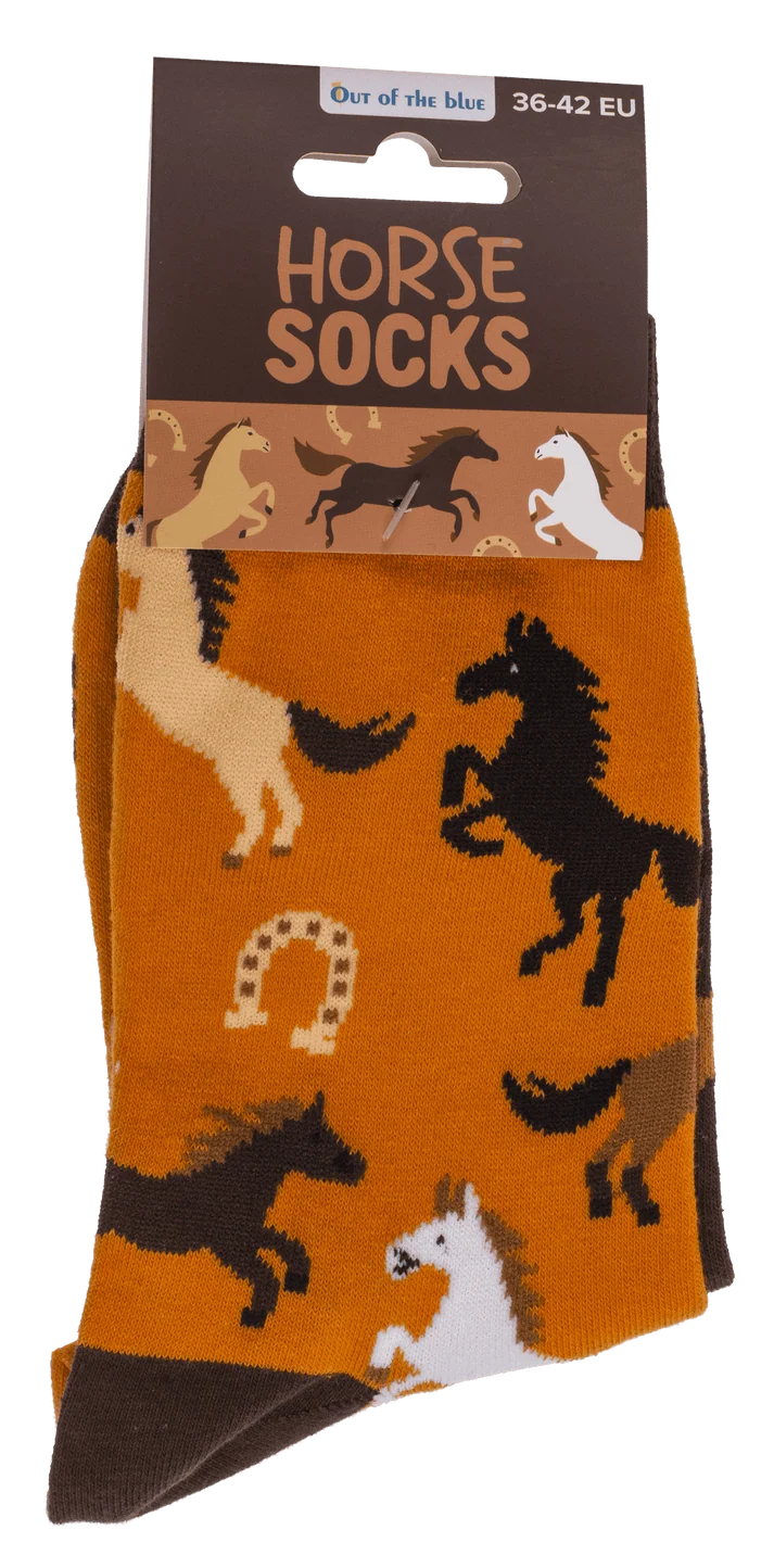 Calcetines naranja de caballos doblados con etiqueta Horse Socks