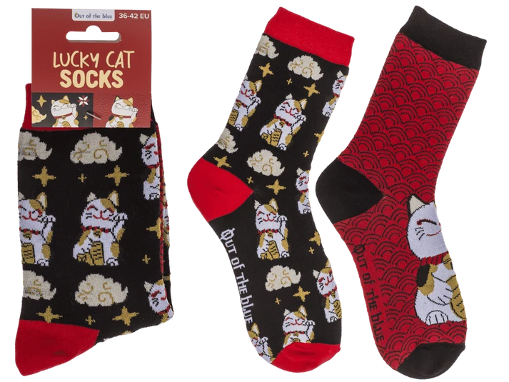 Calcetines Lucky Cat con diseños de gato japonés de la suerte, rojo y negro, presentación