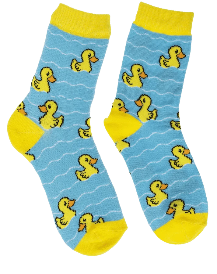 Calcetines de patitos amarillos sobre fondo azul con presentación Duck Socks