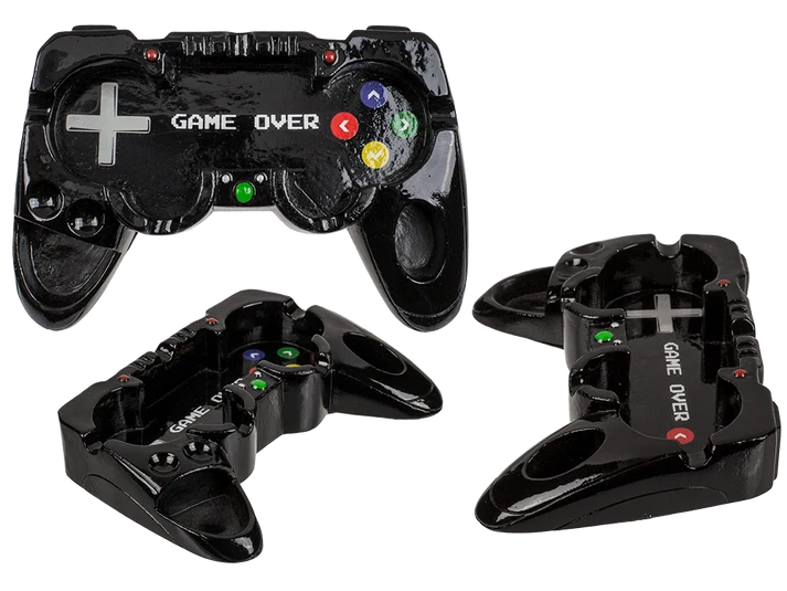 Cenicero con forma de mando de videojuego Game Over en varias vistas