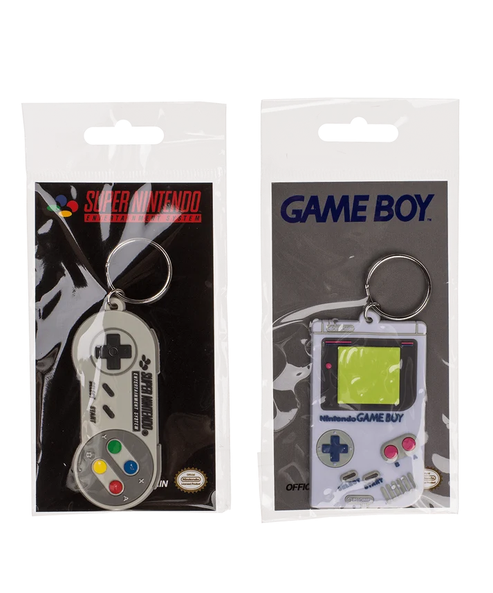 Llaveros Nintendo y Game Boy en su presentación