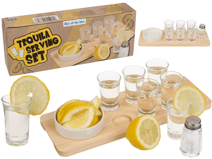 Set para servir tequila presentado con limones y seis chupitos