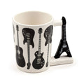 Taza de cerámica blanca con guitarras negras y asa en forma de guitarra eléctrica Headstock
