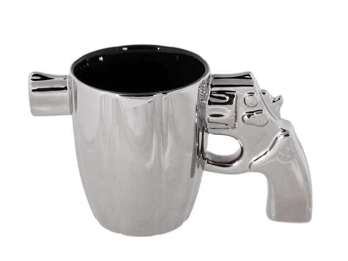 Taza plateada de gres 375 ml con asa en forma de pistola